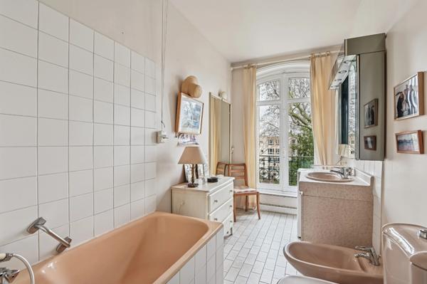 Neuilly-sur-Seine – Rue Perronet – 62 m² – 3ᵉ étage avec ascenseur – Plein sud – Calme sur jardins