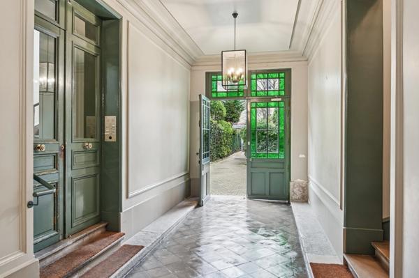 Neuilly-sur-Seine – Rue Perronet – 62 m² – 3ᵉ étage avec ascenseur – Plein sud – Calme sur jardins