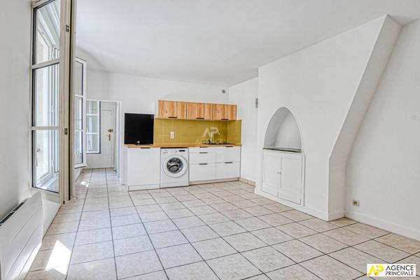 Versailles Notre-Dame Appartement 2 pièces 32.93 m² carrez situé au 1er étage 303 000 € **  - Référence  28506