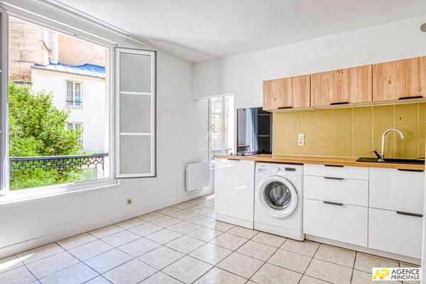 Versailles Notre-Dame Appartement 2 pièces 32.93 m² carrez situé au 1er étage 303 000 € **  - Référence  28506