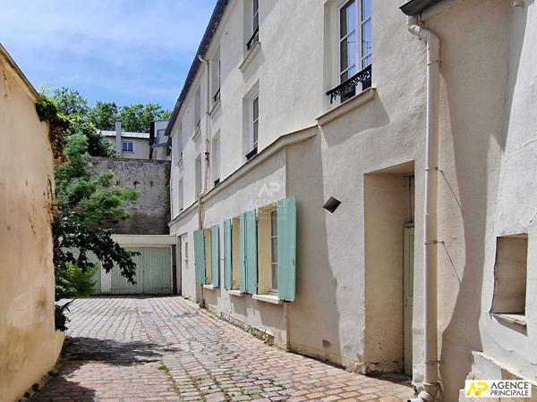 Versailles Notre-Dame Appartement 2 pièces 32.93 m² carrez situé au 1er étage 303 000 € **  - Référence  28506