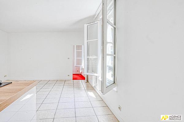 Versailles Notre-Dame Appartement 2 pièces 32.93 m² carrez situé au 1er étage 303 000 € **  - Référence  28506