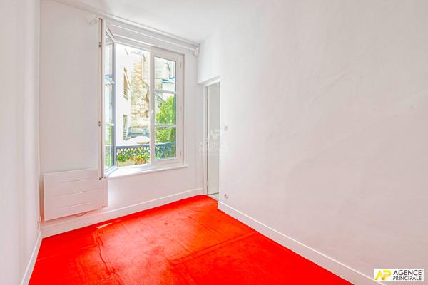 Versailles Notre-Dame Appartement 2 pièces 32.93 m² carrez situé au 1er étage 303 000 € **  - Référence  28506
