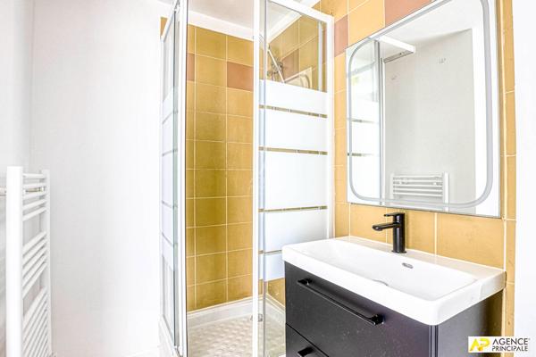 Versailles Notre-Dame Appartement 2 pièces 32.93 m² carrez situé au 1er étage 303 000 € **  - Référence  28506