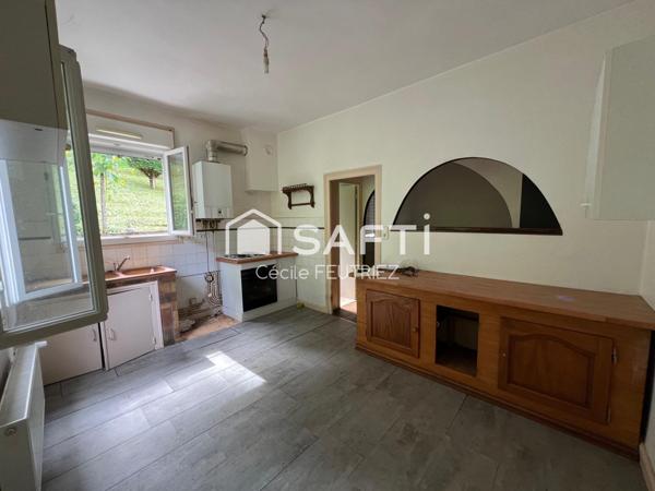 Appartement avec stationnement et cave