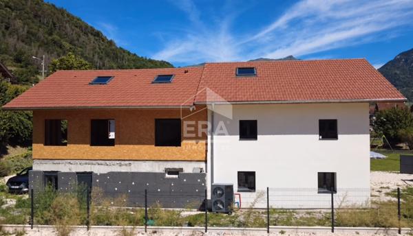 LOT DE DEUX MAISONS MITOYENNES, UNE TERMINÉE, UNE À FINALISER ,TERRAIN D'ENVIRON 500 M²