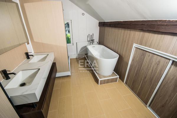 LOT DE DEUX MAISONS MITOYENNES, UNE TERMINÉE, UNE À FINALISER ,TERRAIN D'ENVIRON 500 M²