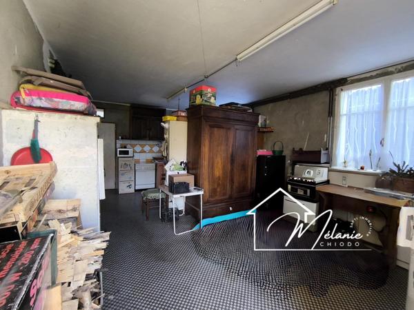 Quartier calme 5 chambres garage double plus sous sol complet jardin