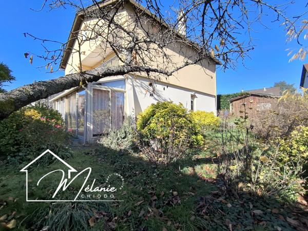Quartier calme 5 chambres garage double plus sous sol complet jardin