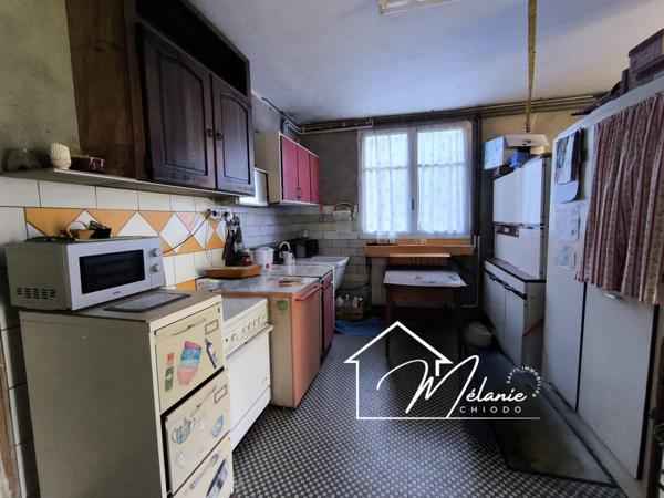 Quartier calme 5 chambres garage double plus sous sol complet jardin
