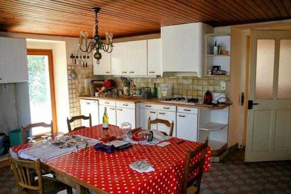 Cœur de village, cœur à prendre : une bâtisse de 560 m² cherche projet ambitieux.