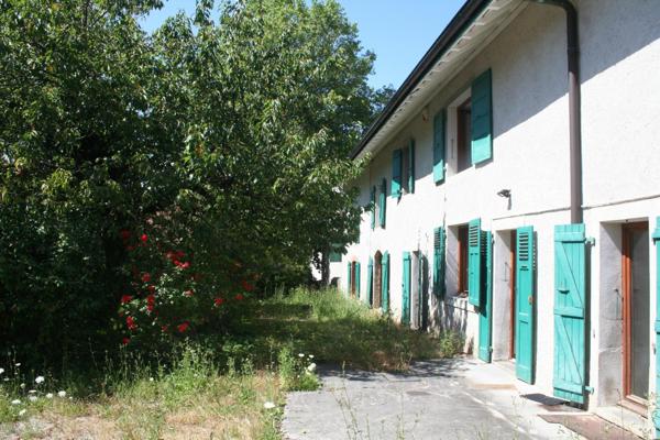 Cœur de village, cœur à prendre : une bâtisse de 560 m² cherche projet ambitieux.