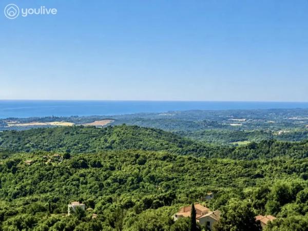 Appartement T2 Meublé – Dernier étage avec ascenseur – Vue mer & montagne – Garage et parking