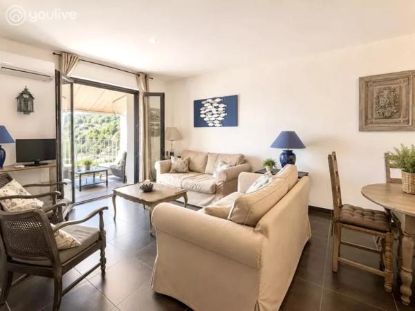 Appartement T2 Meublé – Dernier étage avec ascenseur – Vue mer & montagne – Garage et parking