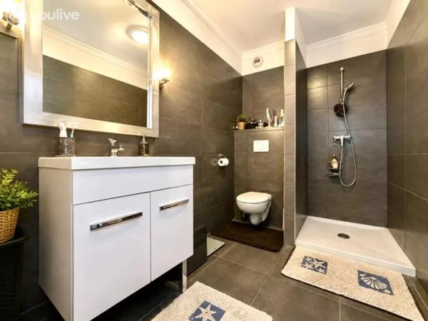 Appartement T2 Meublé – Dernier étage avec ascenseur – Vue mer & montagne – Garage et parking