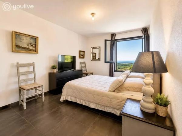 Appartement T2 Meublé – Dernier étage avec ascenseur – Vue mer & montagne – Garage et parking