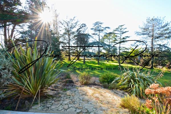 Agon-Coutainville, villa de 156 m² avec deux logements intérieurs et du terrain constructible !!!