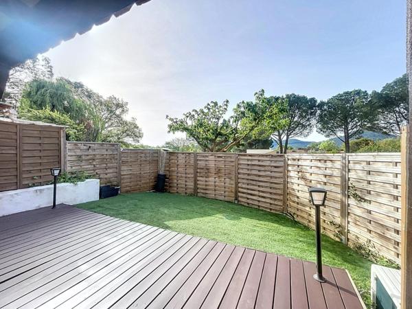 Maison avec jardin, terrasse et accès piscine proche Fréjus
