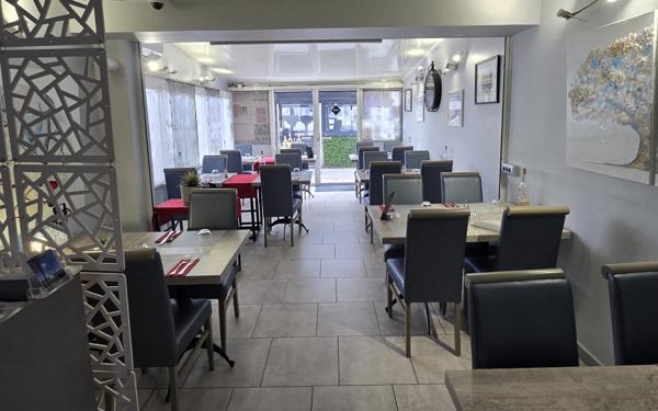 LE LAVANDOU – À DEUX PAS DE LA PLAGE : VOTRE RESTAURANT DE RÊVE VOUS ATTEND !