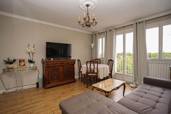 APPARTEMENT T4 rénové - Dernier étage - Vue Pyrénées - Pau Est - Allées de Morlàas