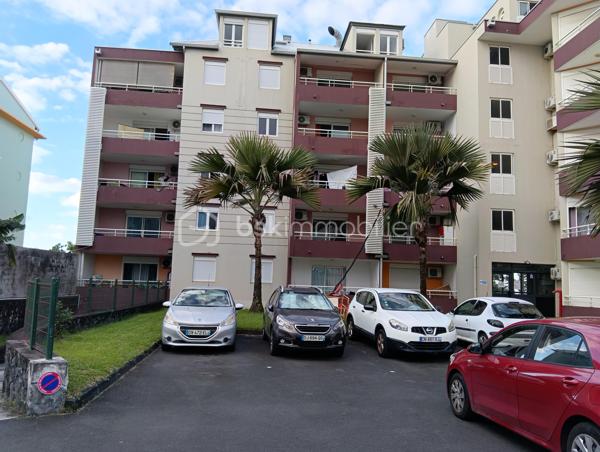 Découvrez un appartement moderne de 43 m² idéalement situé au deuxième étage d'un immeuble de quatre étages avec ascenseur. Ce bien se situe un quartier dynamique, proche de toutes commodités, moins de dix minutes du centre ville . Libre de toute occupation, ce deux pièces vous propose un style de vie urbain mêlant confort et praticité.

Entrez dans un espace bien agencé, entièrement meublé, comprenant un séjour lumineux ouvert sur une cuisine fonctionnelle, une chambre climatisée, une salle d'eau avec WC, une terrasse offre un espace extérieur intime avec une magnifique vue sur l'océan. 

Ce joli  appartement est parfait pour un premier achat ou un investissement! Il vous est proposé pour la somme de 80 000€ ( HAI à la charge du vendeur), les charges de copropriété sont de 1500€ / an.
Si vous êtes intéressé, n'hésitez pas à me contacter, Joël KOEHL EI. votre conseiller immobilier secteur Est pour établir une visite.