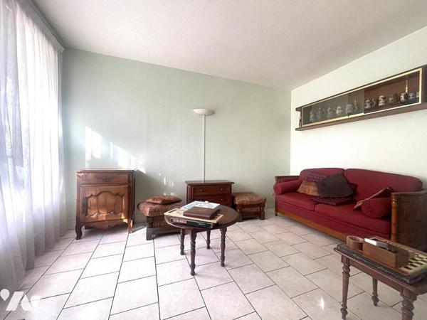 A VENDRE - REZE - Chateau - Au RDC - Appartement T4 d'env 72.44m² avec balcon et cave