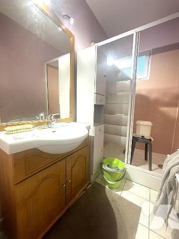 A VENDRE - REZE - Chateau - Au RDC - Appartement T4 d'env 72.44m² avec balcon et cave