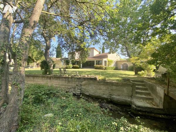 Villa en bord de Sorgue à L'ISLE-SUR-LA-SORGUE
