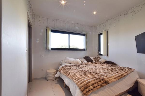 Villa d’exception : lumière, élégance et prestations haut de gamme