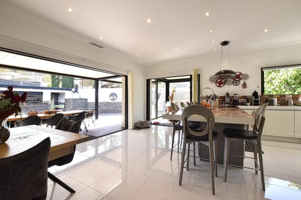 Villa d’exception : lumière, élégance et prestations haut de gamme