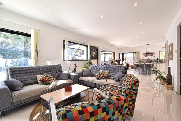 Villa d’exception : lumière, élégance et prestations haut de gamme