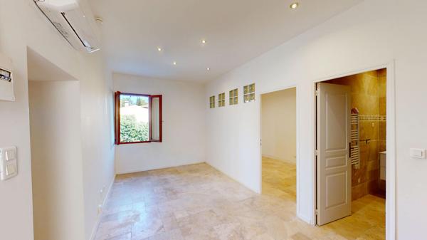 Appartement à vendre |                                       Marseille 11 |                                        1 pièce  |  31 m²