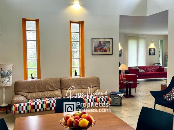 SUPERBE MAISON D'ARCHITECTE À LALANDE DE FRONSAC