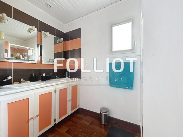 Maison familiale de 7 pièces à vendre à Longueville - Confort et tranquillité assurés