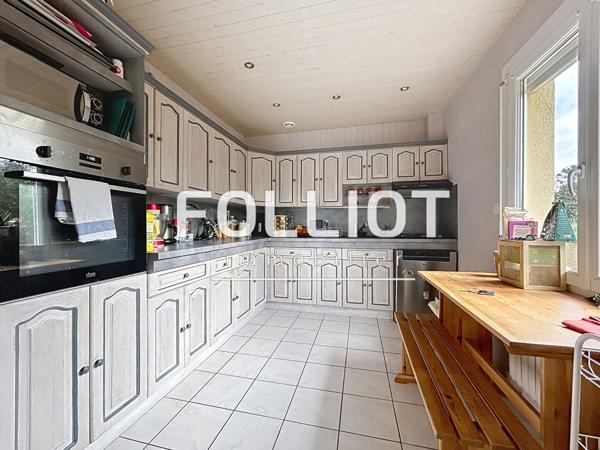 Maison familiale de 7 pièces à vendre à Longueville - Confort et tranquillité assurés