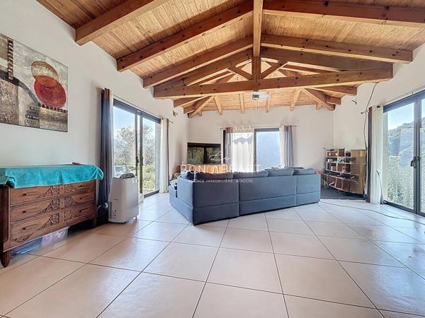 Villa 5 pièce(s) 4 chambre(s) 173 m²