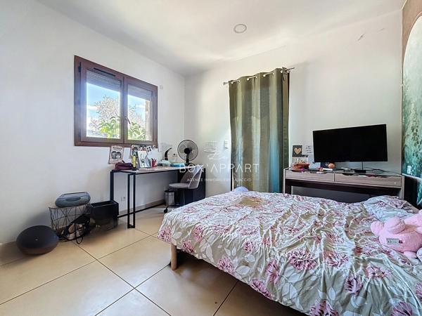 Villa 5 pièce(s) 4 chambre(s) 173 m²