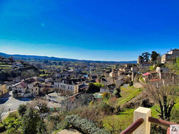 Maison avec vue sur le village
