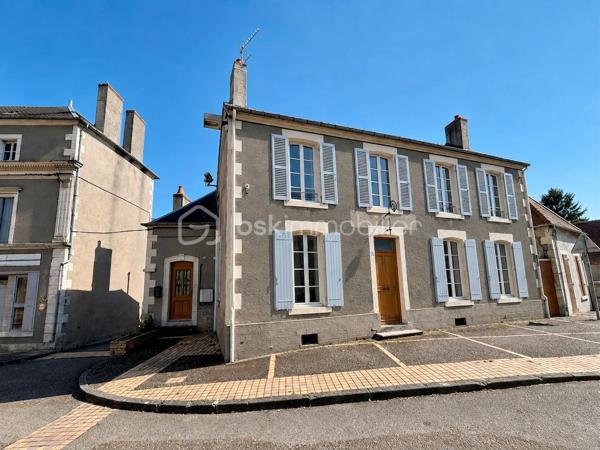 L'alliance du volume et de l'histoire : Demeure d'exception de 348m² avec ancienne salle de bal

Bâtisse de caractère 348m² – Idéale Grandes Familles, Investisseurs & Projets d'Hébergement (gîte, chambre d'hôtes, auberge de jeunesse).
Emplacement stratégique & opportunité rare : De magnifiques volumes au cœur des circuits touristiques !

Située à Sancergues, proche de toutes commodités, entre La Charité-sur-Loire, Nevers et Bourges (à 2h30 de Paris via l'A77 et 10min d'une gare SNCF), cette demeure de 348m² habitables sur 633m² de terrain avec de nombreuses dépendances offre un potentiel exceptionnel.

Bâtisse empreinte d'histoire (ancien bar-dancing du village), elle bénéficie d'un emplacement recherché sur un axe très fréquenté. Avec ses 9 chambres et ses espaces de vie majestueux, elle séduira aussi bien un investisseur (gîte d'étape, chambres d'hôtes, auberge de jeunesse) qu'une grande famille à la recherche d'une demeure spacieuse et de caractère.

1. UN EMPLACEMENT CLÉ SUR LES ITINÉRAIRES TOURISTIQUES & PÈLERINAGES

- Étape incontournable de Saint-Jacques-de-Compostelle : Située sur la Via Lemovicensis (voie de Vézelay), la commune accueille chaque année un flux constant de pèlerins et randonneurs à la recherche d'hébergements d'étape.
- Tourisme Vert & Cyclotourisme : À proximité immédiate des boucles de La Loire à Vélo, du Val de Loire et des célèbres vignobles de Sancerre et Pouilly-Fumé.
- Accessibilité & Visibilité : Emplacement stratégique offrant une vitrine naturelle pour capter la clientèle de passage tout en restant parfaitement connecté aux commodités du village.

2. DES VOLUMES SPECTACULAIRES AUX MULTIPLES POSSIBILITÉS D'AMÉNAGEMENT

- La pièce maîtresse (120m²) : L'ancienne salle de bal bénéficiant de 3,30m de hauteur sous plafond, de moulures et de sa scène d'origine (15m²). Un volume hors norme pour créer une pièce de vie monumentale, un espace de réception, une salle de restauration ou un lounge d'accueil.
- Espace dînatoire (plus de 35m²) : Grande cuisine aménagée avec îlot central, idéale pour les grands repas de famille ou la gestion des petits-déjeuners.
- Rez-de-chaussée fonctionnel : 2 chambres de plain-pied, salle d'eau, WC séparé.
- Potentiel d'extension (58m² sur parquet) : Pièce située derrière la scène à rénover selon vos projets (dortoirs supplémentaires, suite parentale, salle de jeux...).

3. ESPACE NUIT DE GRANDE CAPACITÉ 

- 1er étage : Dégagement desservant 3 grandes chambres (dont une avec dressing dédié), une salle de bains et un WC.
- 2ème étage (sous charpente mansardée) : 4 chambres complémentaires.

4. LOGISTIQUE, DÉPENDANCES & EXTÉRIEURS

- Sous-sol monumental (163m² au sol) : Plus de 130m² de magnifiques caves voûtées, idéales pour du stockage, une cave de dégustation ou un atelier de passionné.
- Annexes et Garages : Atelier de 21m², deux garages de 28m² (parfaits pour abriter véhicules, matériel ou créer un local vélos sécurisé), pièce de stockage de 22m² avec puits et pompe de relevage.
- Extérieurs : Portail motorisé, cour bitumée offrant un stationnement aisé, charmant jardinet clos et sans vis-à-vis pour les moments de détente en famille ou entre hôtes, deux points d'eau extérieur ainsi qu'un beau mur en pierres sèches qui délimite la propriété.

5. DONNÉES FINANCIÈRES & PRESTATIONS TECHNIQUES

- Équipements : Assainissement tout-à-l'égout, Chauffage central au fioul (eau chaude intégrée), Menuiseries double vitrage PVC ou Bois avec volets roulants manuels ou volets battants bois, Fibre Optique, VMC
- Diagnostics : Classe Énergie E / Classe GES E

Un lieu d'exception taillé pour concrétiser vos projets d'hébergement ou accueillir une grande famille.
Possibilité de vidéo sur demande.
Contactez-moi dès aujourd'hui pour en discuter et planifier une visite !
