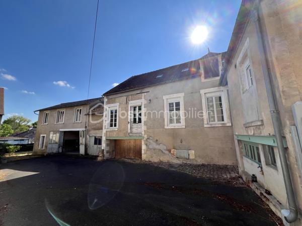 L'alliance du volume et de l'histoire : Demeure d'exception de 348m² avec ancienne salle de bal

Bâtisse de caractère 348m² – Idéale Grandes Familles, Investisseurs & Projets d'Hébergement (gîte, chambre d'hôtes, auberge de jeunesse).
Emplacement stratégique & opportunité rare : De magnifiques volumes au cœur des circuits touristiques !

Située à Sancergues, proche de toutes commodités, entre La Charité-sur-Loire, Nevers et Bourges (à 2h30 de Paris via l'A77 et 10min d'une gare SNCF), cette demeure de 348m² habitables sur 633m² de terrain avec de nombreuses dépendances offre un potentiel exceptionnel.

Bâtisse empreinte d'histoire (ancien bar-dancing du village), elle bénéficie d'un emplacement recherché sur un axe très fréquenté. Avec ses 9 chambres et ses espaces de vie majestueux, elle séduira aussi bien un investisseur (gîte d'étape, chambres d'hôtes, auberge de jeunesse) qu'une grande famille à la recherche d'une demeure spacieuse et de caractère.

1. UN EMPLACEMENT CLÉ SUR LES ITINÉRAIRES TOURISTIQUES & PÈLERINAGES

- Étape incontournable de Saint-Jacques-de-Compostelle : Située sur la Via Lemovicensis (voie de Vézelay), la commune accueille chaque année un flux constant de pèlerins et randonneurs à la recherche d'hébergements d'étape.
- Tourisme Vert & Cyclotourisme : À proximité immédiate des boucles de La Loire à Vélo, du Val de Loire et des célèbres vignobles de Sancerre et Pouilly-Fumé.
- Accessibilité & Visibilité : Emplacement stratégique offrant une vitrine naturelle pour capter la clientèle de passage tout en restant parfaitement connecté aux commodités du village.

2. DES VOLUMES SPECTACULAIRES AUX MULTIPLES POSSIBILITÉS D'AMÉNAGEMENT

- La pièce maîtresse (120m²) : L'ancienne salle de bal bénéficiant de 3,30m de hauteur sous plafond, de moulures et de sa scène d'origine (15m²). Un volume hors norme pour créer une pièce de vie monumentale, un espace de réception, une salle de restauration ou un lounge d'accueil.
- Espace dînatoire (plus de 35m²) : Grande cuisine aménagée avec îlot central, idéale pour les grands repas de famille ou la gestion des petits-déjeuners.
- Rez-de-chaussée fonctionnel : 2 chambres de plain-pied, salle d'eau, WC séparé.
- Potentiel d'extension (58m² sur parquet) : Pièce située derrière la scène à rénover selon vos projets (dortoirs supplémentaires, suite parentale, salle de jeux...).

3. ESPACE NUIT DE GRANDE CAPACITÉ 

- 1er étage : Dégagement desservant 3 grandes chambres (dont une avec dressing dédié), une salle de bains et un WC.
- 2ème étage (sous charpente mansardée) : 4 chambres complémentaires.

4. LOGISTIQUE, DÉPENDANCES & EXTÉRIEURS

- Sous-sol monumental (163m² au sol) : Plus de 130m² de magnifiques caves voûtées, idéales pour du stockage, une cave de dégustation ou un atelier de passionné.
- Annexes et Garages : Atelier de 21m², deux garages de 28m² (parfaits pour abriter véhicules, matériel ou créer un local vélos sécurisé), pièce de stockage de 22m² avec puits et pompe de relevage.
- Extérieurs : Portail motorisé, cour bitumée offrant un stationnement aisé, charmant jardinet clos et sans vis-à-vis pour les moments de détente en famille ou entre hôtes, deux points d'eau extérieur ainsi qu'un beau mur en pierres sèches qui délimite la propriété.

5. DONNÉES FINANCIÈRES & PRESTATIONS TECHNIQUES

- Équipements : Assainissement tout-à-l'égout, Chauffage central au fioul (eau chaude intégrée), Menuiseries double vitrage PVC ou Bois avec volets roulants manuels ou volets battants bois, Fibre Optique, VMC
- Diagnostics : Classe Énergie E / Classe GES E

Un lieu d'exception taillé pour concrétiser vos projets d'hébergement ou accueillir une grande famille.
Possibilité de vidéo sur demande.
Contactez-moi dès aujourd'hui pour en discuter et planifier une visite !