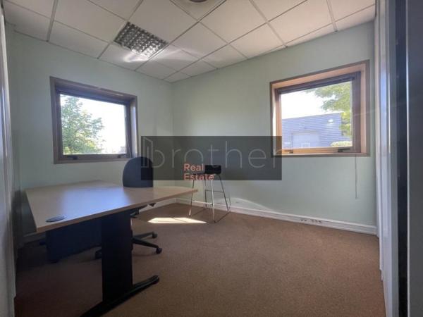 Bureau de 395 m² à louer à Bordeaux Lac - Bruges