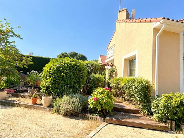 Pornichet , 5 minutes à pied de la plage de Bonne Source, villa provençale, 5 chambres, jardin arboré, au calme, Pornichet 44380