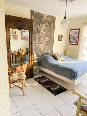 Pornichet , 5 minutes à pied de la plage de Bonne Source, villa provençale, 5 chambres, jardin arboré, au calme, Pornichet 44380
