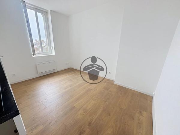 Location                                                      Appartement
                        
                     2 pièces                      24 m2                     à Saint-Quentin