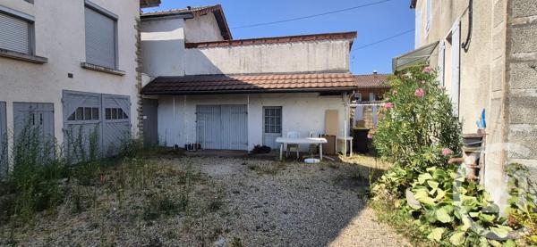 Maison à vendre  8 pièces - 178 m 2   LOUHANS CHATEAURENAUD  - 71