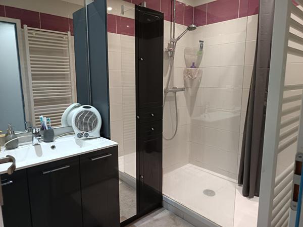 MAISON AVEC 4 CHAMBRES ET BUREAU