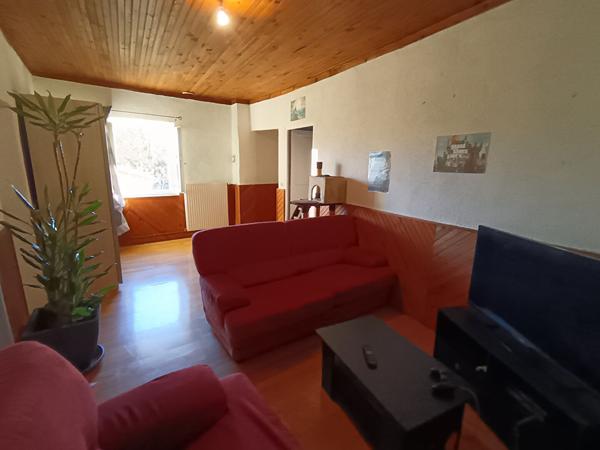 MAISON AVEC 4 CHAMBRES ET BUREAU