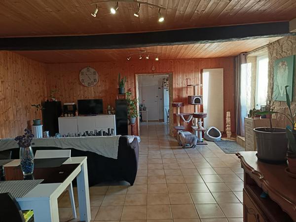 MAISON AVEC 4 CHAMBRES ET BUREAU