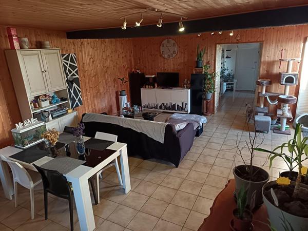 MAISON AVEC 4 CHAMBRES ET BUREAU