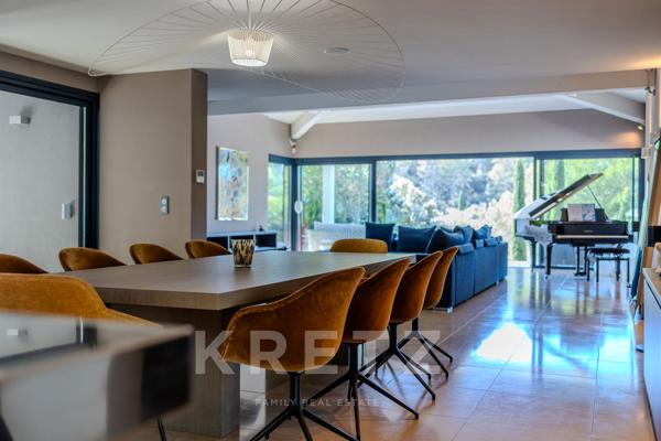 Villa d'architecte d'exception dans un cadre enchanteur